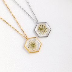 Hexagon Queen Anne's Lace Necklace for Women | Handmade Real Flower Necklace | Resin Necklace | Flower Lover Gift | Birthday Gift for Her 🌿The Hexagon Queen Anne's Lace Necklace for Women is a stunning handmade piece of jewelry that beautifully captures the essence of nature. This unique necklace features a real Queen Anne's Lace flower preserved in resin, creating a one-of-a-kind statement piece. 🌿Highlights:  pressed flower, jewelry for women, resin jewelry, necklace for women, flower neckla Hexagon Jewelry With Adjustable Chain For Gifts, Hexagon-shaped Silver Jewelry For Gift, Handmade Hexagon Necklace For Gift, Gold Octagon Necklace For Gift, Queen Anne's Lace Flowers, Piece Highlights, Real Flower Necklace, Necklace Resin, Queen Anne's Lace