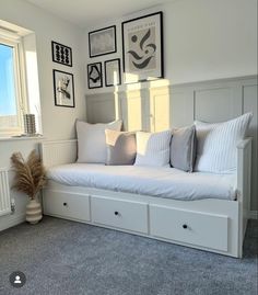 Ikea Daybed In Office, Two Daybeds In One Room, Day Bed Guest Room Ideas, Black Daybed Room Ideas, Bedroom Ideas With Daybed, Hemnes Daybed Ideas, Ikea Hemnes Bedroom, Home Office Spare Bedroom Combo