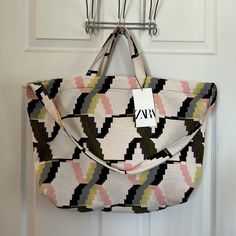 Super Lightweight And Very Spacious Tote Bag. You Can Carry Multiple Way :) Zara Tote Bag, Zara Tote Bags, Zara Purse, Black Bucket Bag, Zara Handbags, Zara Gold, Striped Quilt, Zara Mini, Zara Bags