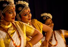 x Indian Classical Dancer, Kasavu Saree, Traditional Dance, Indian Dance, Harvest Festival, People Of The World, Kochi, Fine Arts, Kerala