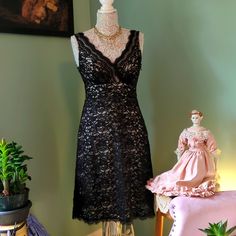 Beautiful Black Lace Over A Full Cream Lining Excellent Unworn Condition White House/Black Market Sz 6 Self Tie Lace On Back Hidden Side Zip All Seasons Expertly Stitch And Matched Waist 15", Bust 18", Shoulder To Hem 39" ***A "Showstopper" For Sure!! Embroidered Dress Boho, White Shift Dresses, Reversible Dress, Circle Dress, Black Halter Dress, Zip Dress, Mini Tank Dress, Midi Sheath Dress, Lace Sheath Dress