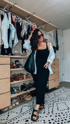 Casual Vacation Outfits Midsize, Curvy Resort Outfits, Mid Size Style Summer, Bali Outfit Ideas Midsize, Casual Outfits With Shorts, Mid Size Vacation Outfits, Plus Size Europe Travel Outfits, Spring Outfits 2024 Midsize, Mid Size Summer Outfits 2024