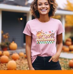 Vintage Happy Halloween T-Shirt with Disco Ball design, perfect for Halloween enthusiasts looking to add a touch of retro to their wardrobe. This unisex tee is made with lightweight, breathable cotton, ideal for active and leisure wear. Available in nine different colors to choose from, you are certain to find the perfect style. This beautifully custom designed t-shirt is perfect for yourself or as a gift for those special people in your life who love all things Retro and Halloween. Printed on B Disco Ball Halloween, Vintage Happy Halloween, Halloween Tshirt, Ball Design, Halloween Vintage, Top Plus Size, Retro Halloween, Fete Halloween, Plus Size Kleidung