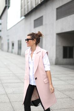 pink Pink Vest Outfit, Sleeveless Coat, Sleeveless Blazer, Pink Vest, Traje Casual, Pink Coat, Sleeveless Jacket, Vest Outfits, Looks Chic