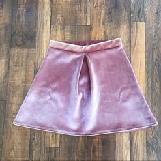 Brand New Tags Attached Never Worn! Velvet Sheen Structured Mini Skirt. Size: 8 Color: Dusty Rose Pink Perfect For Fall! Red Skater Skirt, Floral Skater Skirt, Black Skater Skirts, Checkered Skirt, Dusty Rose Pink, Button Skirt, Velvet Skirt, Faux Leather Skirt, Pleated Mini Skirt