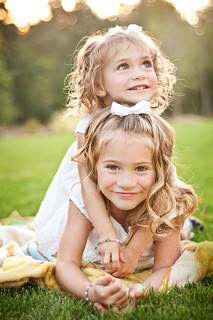 Composition Photo, Sister Photography, Family Photoshoot Poses, Sister Poses, Summer Family Photos, Sibling Photography