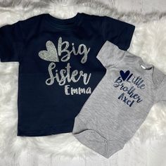 "Personalized sister and brother coordinating shirts!  Big sister shown in navy with silver glitter font. Little brother shown in gray with navy font. 💜 This is the perfect personalized gift set and will be a wonderful keepsake! Big sisters will love the super sparkling glitter and big heart to go meet their new little brother!   👕 SHIRT/BODYSUIT INFO: Comes in navy/silver glitter/gray combo. Big sister in short sleeves (purchase link below to change to long sleeve) CHANGE TO LONG SLEEVE purch Big Sis Lil Bro, Big Sister Little Brother, Big Brother Little Sister, Sister Announcement, Big Sister Announcement, Big Brother Big Sister, Big Sisters, Lil Bro, Shirt Bodysuit