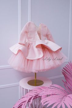 Girl Prom, First Birthday Tutu, Baby Birthday Dress, Cake Photo, Smash Cake Photoshoot, Princess Gown, Cake Smash Photos, Birthday Tutu, Prom Girl