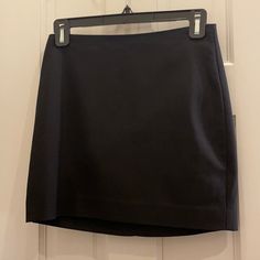 Never Worn, Back Zipper, Size 00 Black Lined Skort For Office, Office Black Lined Skort, Black Pencil Skirt Skort For Formal Occasions, Black Formal Pencil Skirt Skort, Formal Black Pencil Skirt Skort, Black Formal Pencil Skort, Floral Wrap Skirt, Silk Mini Skirt, Faux Suede Skirt