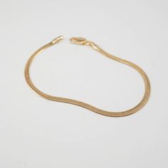 Finally a heavy, but ultra delicate herringbone chain bracelet 18/30 Gold filled 2.5-3mm width chain chain was produced & sourced in brazil Elegant Herringbone Necklace With Lobster Clasp, Gold Snake Chain Bracelet With Adjustable Chain, Adjustable Herringbone Snake Chain Necklace, Tarnish Resistant Snake Chain Bracelet, Gold Snake Chain Bracelet, Herringbone Bracelet, Herringbone Chain, Chain Anklet, Anklet Jewelry