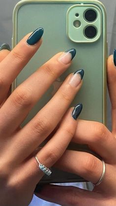 Dark Green Minimalist Nails, Short Nail Designs Dark Green, Dark Green Nail Inspo Short, Dark Gel Nails Ideas, Nails Acrylic Green Dark, Fall Nails Dark Green, Cute Dark Green Nails, Simple Dark Green Nails, Dark Green Acrylics