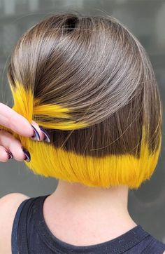 Hair Color Ideas Two Tone, Two Tone Hair Color Ideas, Two Tone Hair Color, Pelo Editorial, Peekaboo Hair Colors, New Hair Color Trends, Hair Colour Design, Two Tone Hair, Bob Hair Color