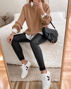 Every Day Shoes Women, Relaxed Womens Outfits, Fall Work Casual Outfits Women, Womens Style 2024, Everyday Winter Outfit Ideas, Fall Dinner Outfit Casual, Zara Women Outfits, Zara Inspired Outfits, Popular Fall Outfits