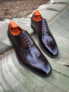 Elevate your formal attire with these timeless Brown Wingtip Oxford Shoes. Meticulously crafted from premium leather, these shoes feature a classic brogue design with intricate perforations, adding a touch of sophistication to any ensemble. The closed lacing system and polished finish ensure a refined look, perfect for business meetings, special occasions, or any event where you want to make a lasting impression. Luxury Wingtip Lace-up Business Shoes, Luxury Wingtip Oxfords With Leather Lining, Luxury Wingtip Lace-up Shoes For Business, Timeless Wingtip Dress Shoes For Galas, Classic Oxfords With Brogue Detailing For Galas, Classic Brogue Oxfords For Galas, Classic Brogue Lace-up Shoes For Galas, Classic Brogue Dress Shoes For Galas, Timeless Brogue Dress Shoes For Galas