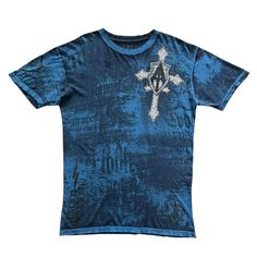 Gebrechen Kreuz Flügel Grunge Cyber Y2K Style T-Shirt * Info: Klassische Farbe / Guter Zustand * Farbe: Blau * Größe: XL * Zustand : 9/10 Maße: Brustumfang : 57 cm Gesamtlänge 80 cm Folge meinem Shop!! - Jeden Tag neue interessante Artikel - Schnelle Antwort auf Ihre Nachricht - Weltweiter Versand Versandkosten: Der Artikel wird in 1-2 Tagen nach Zahlungseingang versendet. Economy Versand 7-15 Tage, so stellen Sie bitte sicher, dass Ihre Lieferadresse korrekt ist, bevor Sie Artikel kaufen. * Bit Y2k Cross Shirt, Y2k Distressed Cotton T-shirt, Affliction Tshirt, Vintage Affliction, Blue Affliction Shirt, Style T Shirt, Y2k Style, Grunge Style, Grunge Fashion