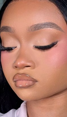 Makeup Looks With Pink Hair, Light Girly Makeup, Black Barbie Makeup, Pearl Makeup Looks, Earthy Makeup, Flawless Face Makeup, Soft Makeup Looks