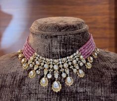 Jadau Jewellery, Indian Wedding Jewelry Sets, Choker Necklace Designs, Choker Designs, Beaded Jewelry Necklaces