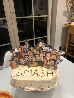 a cake with the words smash on it