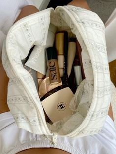 Vogue Beauty, Rich Kids, Bags Aesthetic, Clean Girl, Love Makeup, Architectural Digest, Sunday Morning, Simple Makeup