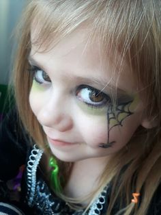 Easy Witch Face Paint Kids, Witch Makeup Toddler Girl, Kid Witch Face Paint, Easy Kids Witch Makeup, Halloween Makeup Kids Witch, Easy Halloween Makeup Ideas Simple Witch, Toddler Witch Face Paint, Kid Witch Makeup Halloween, Halloween Witch Makeup For Kids