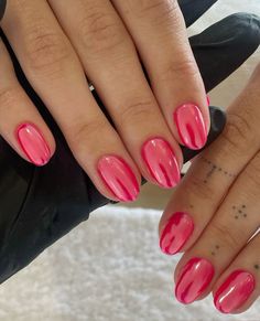 Hailey Bieber Nail, Chrome Nail Design, Nails Hailey Bieber, Chrome Nail Designs, Teen Nails, How To Have Style, Chrome Nails Designs, Summery Nails