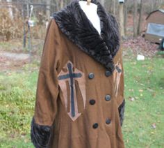 Upcycled médiéval coat Real Estate Jobs, I Got This, Vacation Rentals, Fur Coat, Real Estate, Turn Ons, Cars