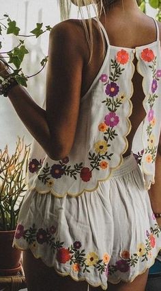 Dress With Flowers, Boho Summer Outfits, Estilo Hippie, Mode Inspo, Fashion Over 50, Mode Inspiration, Looks Vintage, Fashion Sewing