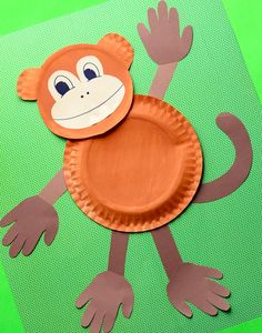 a paper plate with a monkey on it and the words cool & crafty things you can make with your kids