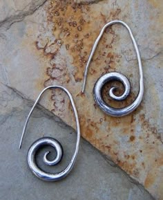 Mundo Hippie, Line Jewelry, Unique Handmade Earrings, Spiral Earrings, Dope Jewelry, Iron Age, Funky Jewelry, Jewelry Lookbook, I Love Jewelry