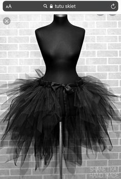 Witch Fancy Dress, Tulle Skirts Outfit, Tutu Skirts, Scary Halloween Costumes, Alternative Outfits, Tutu Skirt, Costume Halloween, Goth Fashion, Dance Costumes