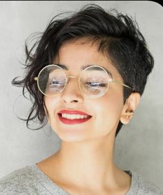 Short Hair With Undercut, Hair With Undercut, Asymetrical Haircut, Layered Haircuts For Long Hair, Haircut Parts, Free Hairstyle, Hairstyles For Thick Hair, Undercut Long Hair, Half Shaved Hair