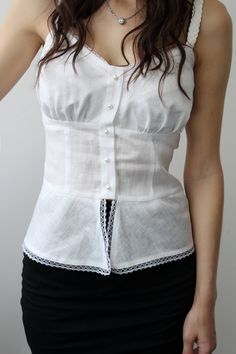 Blouse With Straps, Fashion Corner, Layered Blouse, Casual Day Outfits, Pretty Top, Foto Casual, Fitted Blouses, Blouse For Women, Linen Blouse