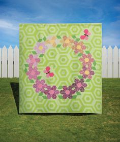 a quilt made to look like a flower wreath