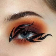 Graphic Liners, Eye Ideas, Eyeliner Designs, Graphic Eyeliner, Alternative Makeup