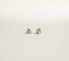 High-quality sterling silver. 7mm knot stud earring. Sterling silver and 18K gold. Knot Stud Earrings, Knot Studs, Love Knot, Stud Earring, Timeless Elegance, Knot, 18k Gold, Stud Earrings, Sterling Silver