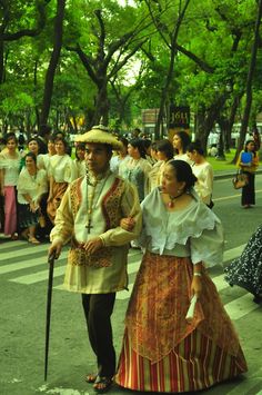 Filipiniana Prenup, Filipiniana Design, Philippine Costume, Filipino Costume, Philippines Clothes, Filipina Fashion, Filipino Traditional Clothing, History Of The Philippines, Native Filipino