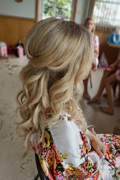 Pretty Half-up with curls and volume - bridal hair Bridal Hair For Thick Hair, Bridesmaid Hairstyles Curled Down, Partial Updos For Long Hair Wedding, Wedding Hairstyles Half Up Half Down Front View, Bridesmaid Hairstyles Half Up Half Down Medium Length, Formal Hairstyles Medium Length, Half Up Half Down Bridesmaid Hair Long, Partial Updos For Long Hair, Pony Hair Extensions