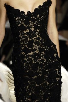 Oscar de la Renta Detail Couture, Fantasy Wardrobe, Strapless Lace Dress, Lace Strapless, Spring Fashion Trends, Gorgeous Gowns, Beautiful Gowns