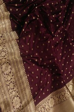 Maroon Saree, Saree Blouse Styles, Indian Sari Dress, Silk Sarees Online Shopping, Banarsi Saree, Silk Saree Banarasi