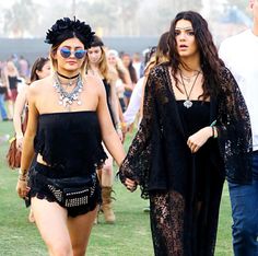 As seen on Kylie Jenner at Coachella! Five statement black roses sit on a braided vine crown headband. Wear Ophelia as a bandeau around the forehead or as a cla Vine Crown, Coachella Celebrities, Black Flower Crown, How To Wear Headbands, Bohemian Style Clothing, Black Roses, Boho Hippie Chic, Coachella Outfit, Kendall And Kylie Jenner