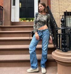 RUBY LYN on Instagram: “👯‍♀️💘🫶” Ruby Lyn Outfits, Ruby Lyn, Fall Outfits For School, School Fits, School Outfits, Ripped Jean, Bell Bottom Jeans, Fashion Inspo Outfits, Mom Jeans