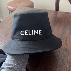 Size M New Designer Black Summer Hats, Designer Black Spring Hats, Designer Black Hats For Spring, Modern Black Hat With Flat Brim, Designer Black Bucket Hat, Designer Black Brimmed Hat, Modern Black Hats For Spring, Modern Black Spring Hats, Modern Black Hat With Curved Brim