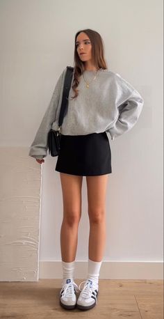 Looks Adidas, Adidas Samba Outfit, Samba Outfit, Skandinavian Fashion, Europe Outfits, Pastel Outfit, Looks Street Style, Winter Trends