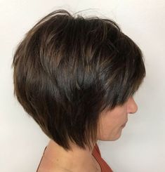 Piecey Layered Brown Bob With Bangs Tapered Bob, Short Textured Hair, Medium Short Haircuts, Short Shag Haircuts, Thick Wavy Hair, Short Shag Hairstyles, Shag Hairstyles