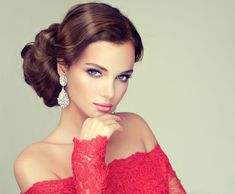 Pageant Hair Updo, Updo Brunette, Pageant Hairstyles, Curled Wedding Hair, Abdomen Plat, Simple Elegant Hairstyles, Pageant Headshots, Side Bun Hairstyles, Braided Chignon