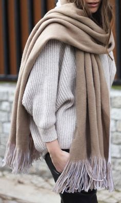 HUGE SCARVES – Scarves are a Must-Have during fall. Get them in every color and… Fashion Gone Rouge, How To Wear A Scarf, How To Wear Scarves, Inspiration Mode, Looks Style, Fall Winter Outfits