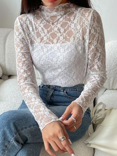 White Lace Blouse Outfit, Lace Top Outfit White, Lace Blouse Outfit, Lacy White Top, Lace Undershirt, White Tops Outfit, Top In Pizzo, White Lace Shirt