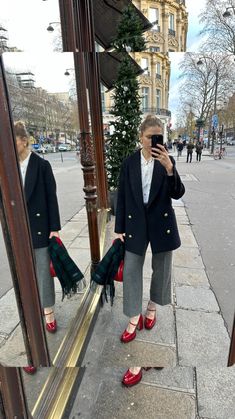 Elodie Romy (@elodieromy) • Instagram photos and videos Ootd Office, Paris Lookbook, Red Shoes Outfit, Job Clothes, Academia Outfits, Outfit Primavera, Paris Outfits, Looks Street Style