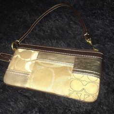 Beautiful Condition Coach Wristlet. I Got As A Present A Few Years Back But Never Used It Much. Would Love For Someone To Find It A New Home (: Bags Coach, A Present, Coach Wristlet, Find It, Coach Bags, Clutches, New Home, Bag Lady, Cream