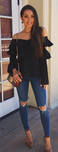 #spring #outfits woman wearing black off-shoulder top and blue denim jeans. Pic by @hapatime Jeans Shoes, Cute Spring Outfits, Interview Outfit, Warm Outfits, Shoes With Jeans, Spring Summer Outfits, Daily Outfits, Spring Outfit